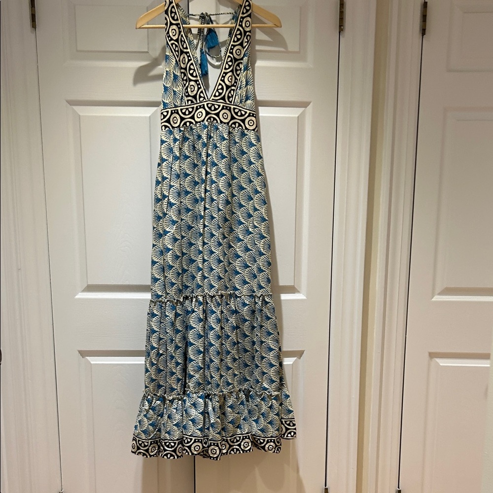 Chic Blue and Cream Patterned Maxi Dress